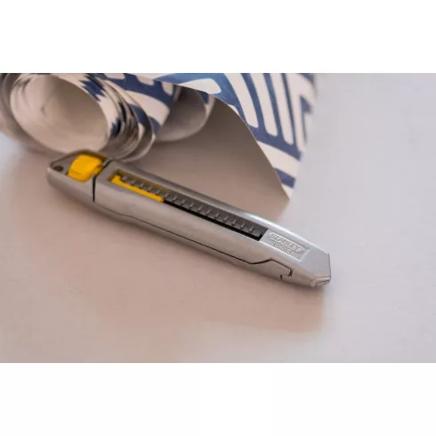 STANLEY Interlock fémházas tördelhető pengés kés 18mm                                                 0-10-018
