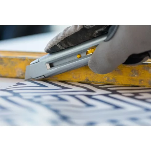 STANLEY Interlock fémházas tördelhető pengés kés 18mm, 5 db Carbide pengével                          7-10-018