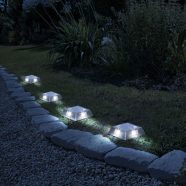   LED-es leszúrható / fali szolár lámpa - négyzet alakú, fém - hidegfehér - 10 x 10 x 2,5 (+11) cm      BX11440D