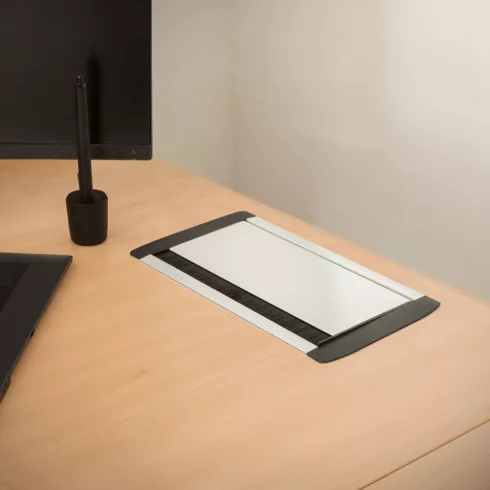 Rejtett elosztó - 3-as felnyíló kivitel 2 x USB, 2,1A ezüst                                           BX20442