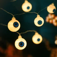  Halloween-i LED-es fényfüzér - szemgolyó - 12 LED - 2 x AA - 1,65 m                                   BX56528C