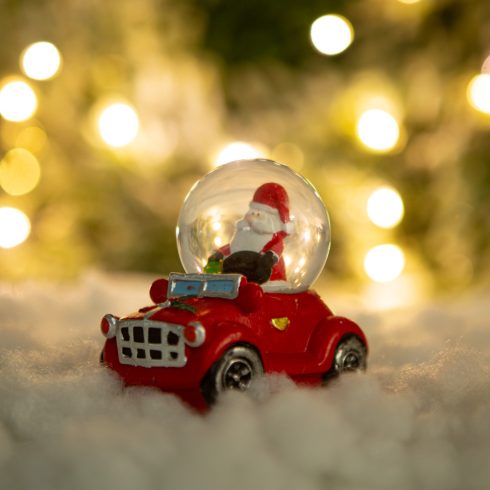 Karácsonyi hógömb - Mikulás autóval - 8,5 x 5,6 x 7 cm                                                BX58061D