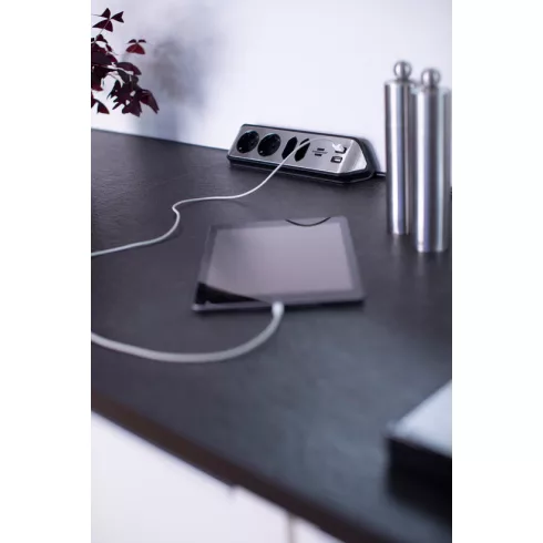 estilo sarokelosztó, 4 aljzat (2 x földelt, 2 x euro), USB töltő funkcióval,  2m H05VV-F 3G1.5, ezüs  E1153590410
