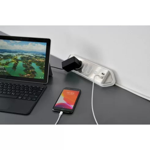estilo sarokelosztó, 4 aljzat (2 x földelt, 2 x euro), USB töltő funkcióval,  2m H05VV-F 3G1.5, ezüs  E1153590420