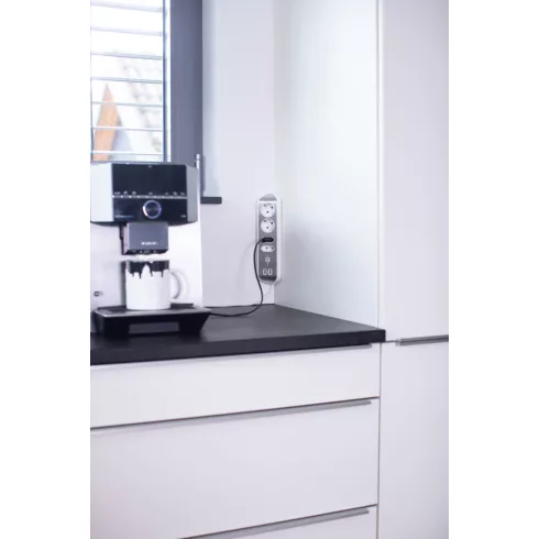 estilo sarokelosztó, 4 aljzat (2 x földelt, 2 x euro), USB töltő funkcióval,  2m H05VV-F 3G1.5, ezüs  E1153590420