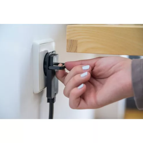 Hosszabbító, 3m fekete H05VV-F3G1,5, IP20, derékszögű lapos dugóval                                   E1168980030