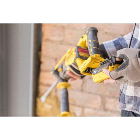 STANLEY FATMAX 18V Li-Ion akkumulátoros kefe nélküli SDS+ fúrókalapács, 1 db 4.0Ah akku, tároló tásk  FMCD900M1S-QW