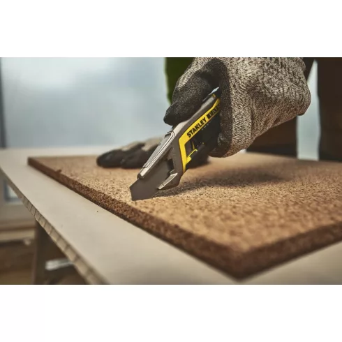 STANLEY FATMAX 18 mm-es tördelhető pengéjű kés                                                        FMHT10594-0
