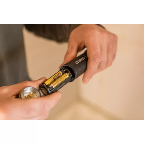STANLEY FATMAX lámpa, 4x AAA, 350 lumen                                                               FMHT81511-0