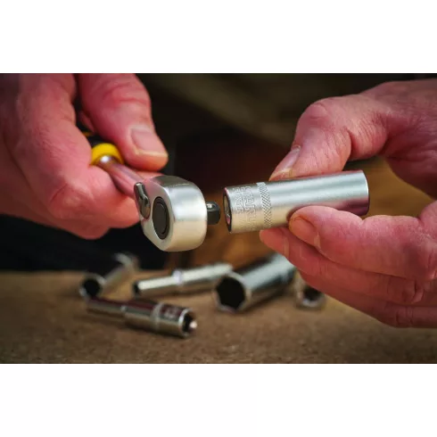 STANLEY 1/4' drive 6p hosszú dugókulcs 9 mm                                                           FMMT17339-0