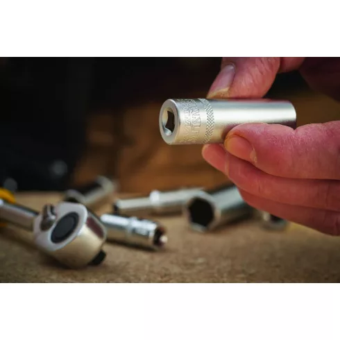 STANLEY 1/4' drive 6p hosszú dugókulcs 10 mm                                                          FMMT17523-0