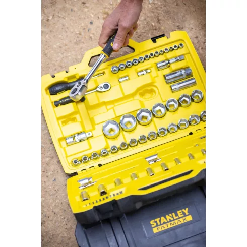 STANLEY FATMAX 1/4' + 1/2' dugókulcs szett 3 fokonkénti fogazással, 81 részes kemény dobozban         FMMT82826-1