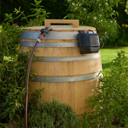 Comfort aut.hordóürítő szivattyú 2400, 18V P4A akkuval, 2400l/óra,max.száll.mag./nyomás:21m/2,1bar    GE14605-20