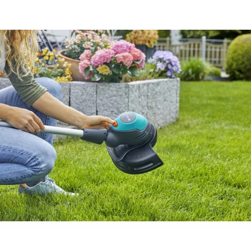GARDENA EasyCut 23/18V P4A akkumulátoros fűszegélynyíró akkumulátor nélkül, 5 db pótkéssel            GE14700-55