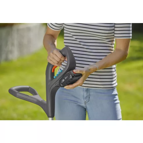 GARDENA SmallCut 23/18V P4A akkumulátoros fűszegélynyíró akkumulátor nélkül, 5 db pótkéssel           GE14702-55