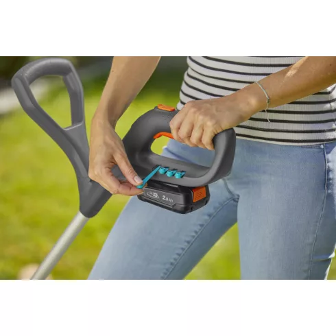 GARDENA SmallCut 23/18V P4A akkumulátoros fűszegélynyíró akkumulátor nélkül, 5 db pótkéssel           GE14702-55