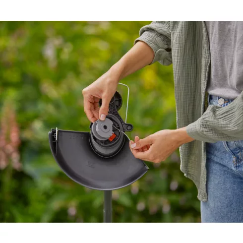 GARDENA EasyTrim 25 fűszegélynyíró, 18V P4A akkumulátorral(2,0Ah), vágási szél.25cm, szegélykerékkel  GE14704-20