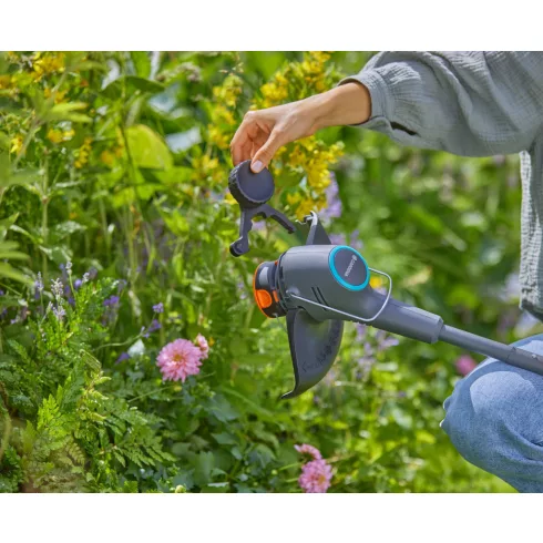 GARDENA EasyTrim 25 fűszegélynyíró, 18V P4A akkumulátor nélkül), vágási szél. 25cm, szegélykerékkel   GE14704-55