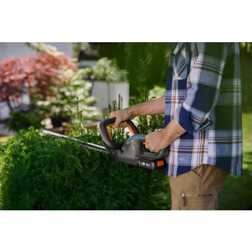 EasyCut sövénynyíró 55, 18V P4A akkumulátorral, kés hossza 55cm, késnyílás 17mm, max.55perc/180m2     GE14735-20