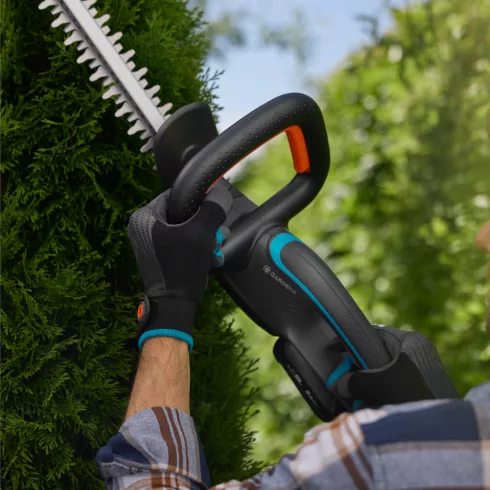 EasyCut sövénynyíró 55, 18V P4A akkumulátor nélkül, kés hossza 55cm, késnyílás 17mm,max.55perc/180m2  GE14735-55