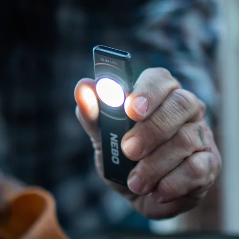 NEBO SLIM MINI akkus zseblámpa, 250 lumen, 450mAh, IPX4, alumínium burkolat, mágneses talp, HSO       NEB-FLT-1042-