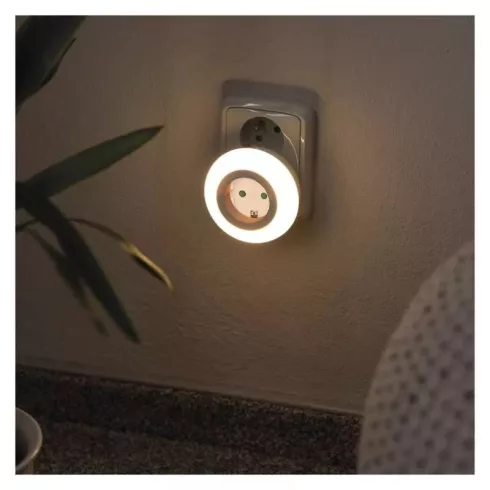 LED éjjeli fény fotoszenzorral, dugaszolóaljzattal                                                    P3321