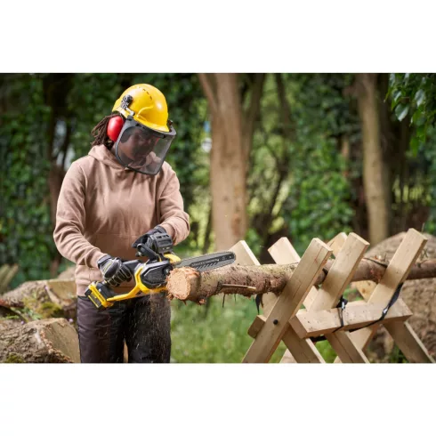18V STANLEY FATMAX V20 szénkefe nélküli láncfűrész 12''/30 cm, akkuval                                SFMCCS730M1-Q