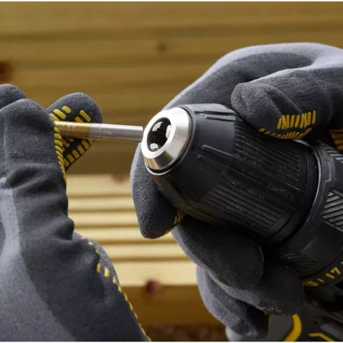 STANLEY FATMAX 18 Volt-os V20 akkumulátoros fúrócsavarozó 100 darabos tartozék készlettel             SFMCD700D2A-Q