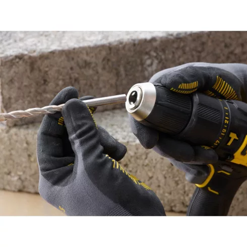 STANLEY FATMAX 18 Volt-os V20 akkumulátoros ütvefúró/csavarozó, 2 Ah + 4 Ah akkuval, tartozék készle  SFMCD711DMA-Q