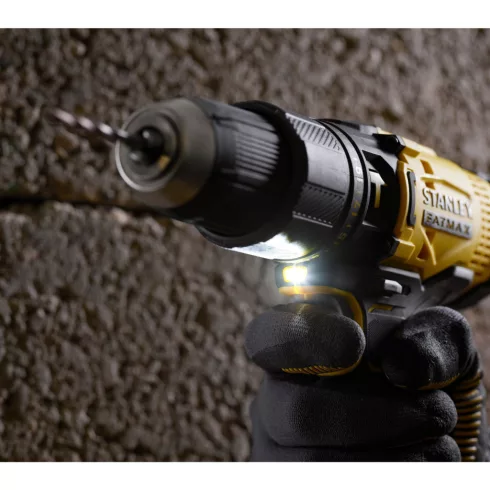 STANLEY FATMAX 18 Volt-os V20 akkumulátoros ütvefúró/csavarozó, 2 Ah + 4 Ah akkuval, tartozék készle  SFMCD711DMA-Q