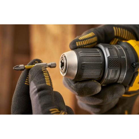 STANLEY FATMAX V20 kefementes fúró-csavarozó, 2x2Ah akkuval,töltővel,100db-os készlettel,hordtáskába  SFMCD714D2A-Q