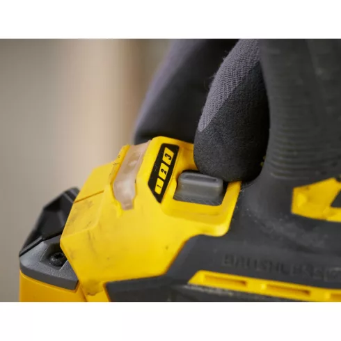 STANLEY FATMAX V20 ütvecsavarozó, kefementes, 3500 ford/perc, 203Nm, 4Ah akkuval, töltővel, ProStack  SFMCF830M1T-Q