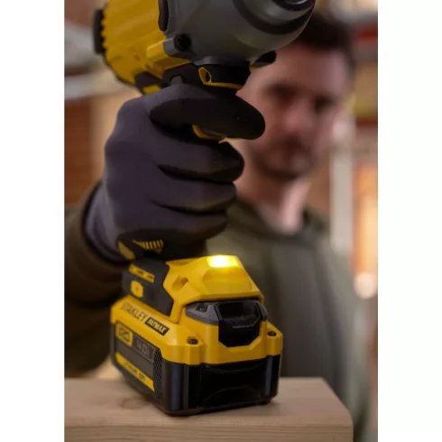 STANLEY FATMAX 18 Volt-os V20 akkumulátoros nagy teljesítményű ütvecsavarozó, akkuval, kefe nélküli   SFMCF940M1-QW
