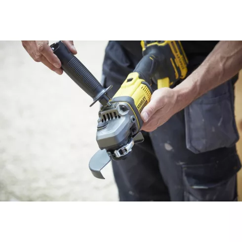 STANLEY FATMAX 18 Volt-os V20 akkumulátoros sarokcsiszoló, 125 mm                                     SFMCG400B-XJ
