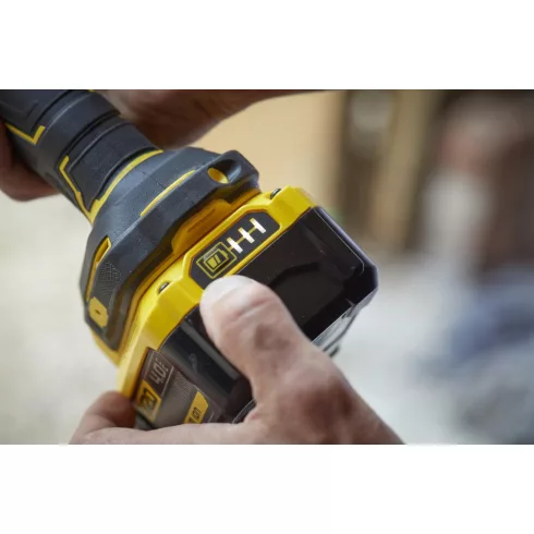STANLEY FATMAX 18 Volt-os V20 akkumulátoros sarokcsiszoló, 125 mm                                     SFMCG400B-XJ