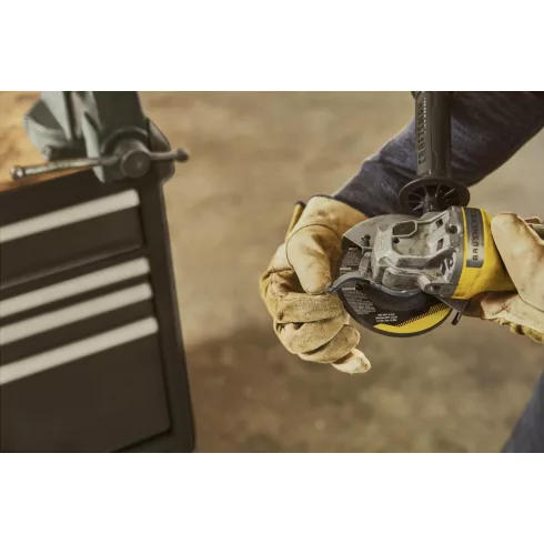 STANLEY FATMAX 18 Volt-os V20 akkumulátoros sarokcsiszoló, 125 mm, KEFE NÉLKÜLI                       SFMCG700B-XJ
