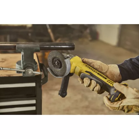 STANLEY FATMAX 18 Volt-os V20 akkumulátoros sarokcsiszoló, 125 mm, KEFE NÉLKÜLI                       SFMCG700B-XJ