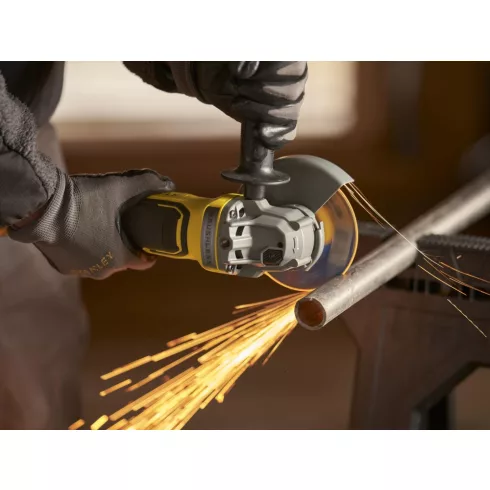 STANLEY FATMAX 18 Volt-os V20 akkumulátoros sarokcsiszoló, 125 mm, KEFE NÉLKÜLI                       SFMCG700B-XJ