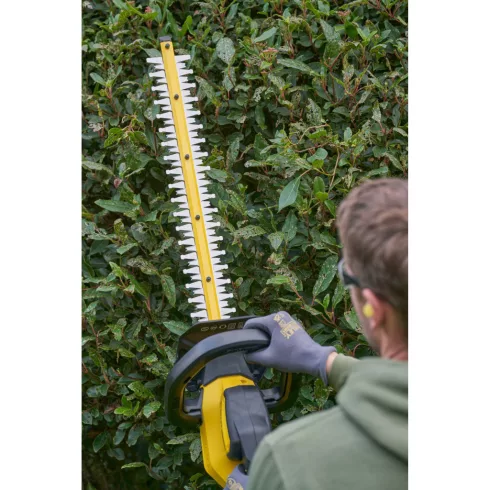 STANLEY FATMAX V20 sövényvágó, akkumulátor nélkül, 55cm vágóél, edzett acél pengék, kiegészítő fogan  SFMCHT655B-XJ