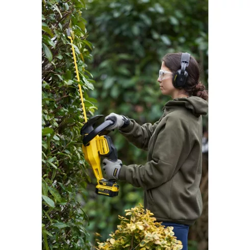 STANLEY FATMAX 18 Volt-os V20 akkumulátoros sövényvágó, 55 cm                                         SFMCHT855M1-Q