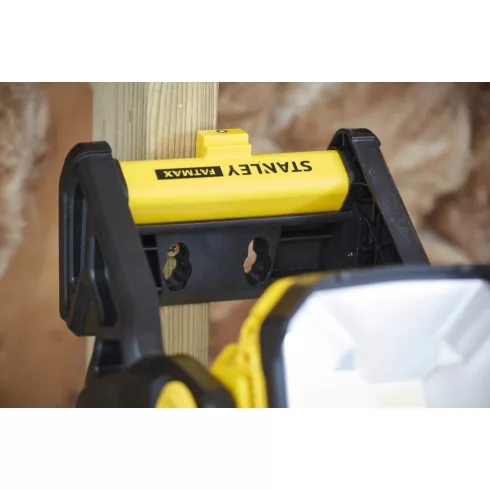 STANLEY FATMAX 18 Volt-os V20 nagy teljesítményű LED építési spot lámpa                               SFMCL030B-XJ