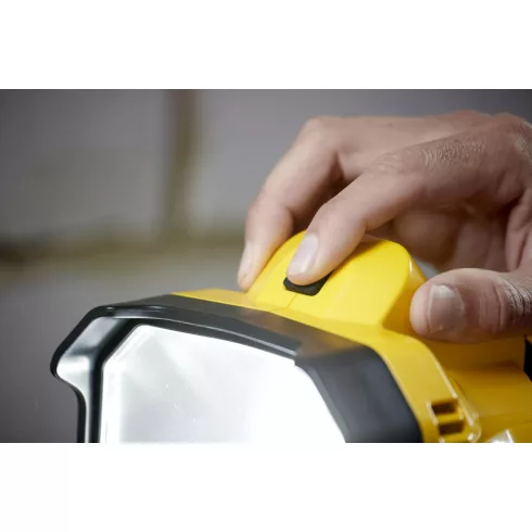 STANLEY FATMAX 18 Volt-os V20 nagy teljesítményű LED építési spot lámpa                               SFMCL030B-XJ