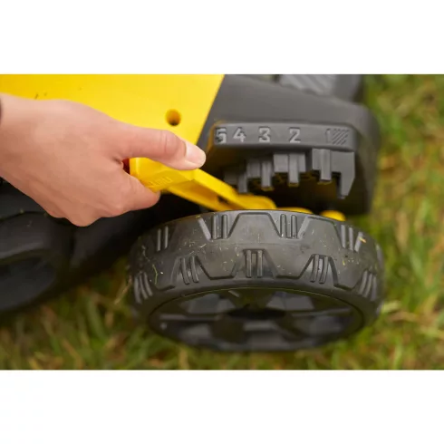 STANLEY FATMAX 18 Volt-os V20 akkumulátoros kefementes fűnyíró 51cm, akku nélkül                      SFMCMW2651B-X