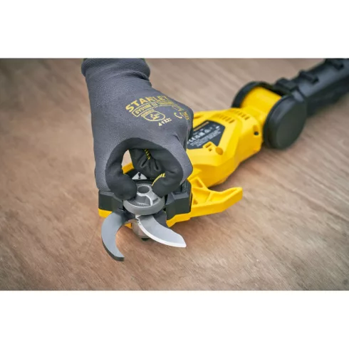STANLEY FATMAX V20 magassági metszőolló, akkumulátor nélkül, max.2,4m hossz, max.32mm ágvastagság     SFMCPP632B-XJ