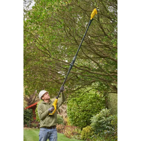 STANLEY FATMAX V20 magassági metszőolló, 2Ah akkuval, töltővel, max.2,4m hossz, max.32mm ágvastagság  SFMCPP632D1-Q
