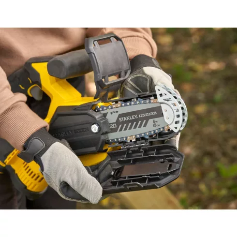 18V STANLEY FATMAX V20 mini láncfűrész 6''/15 cm, akkuval                                             SFMCPS415D1-Q