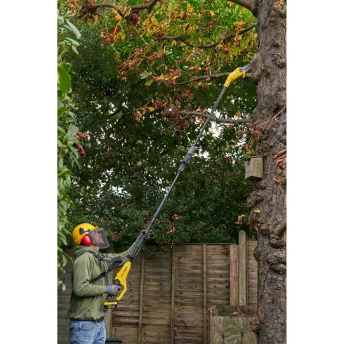 STANLEY FATMAX V20 magassági ágvágó, akkumulátor nélkül, max.3m hossz, max.15cm ágvastagság           SFMCPS720B-XJ