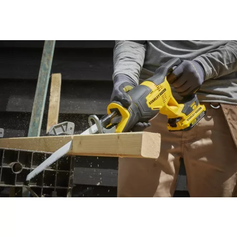 STANLEY FATMAX 18 Volt-os V20 akkumulátoros orrfűrész                                                 SFMCS300B-XJ