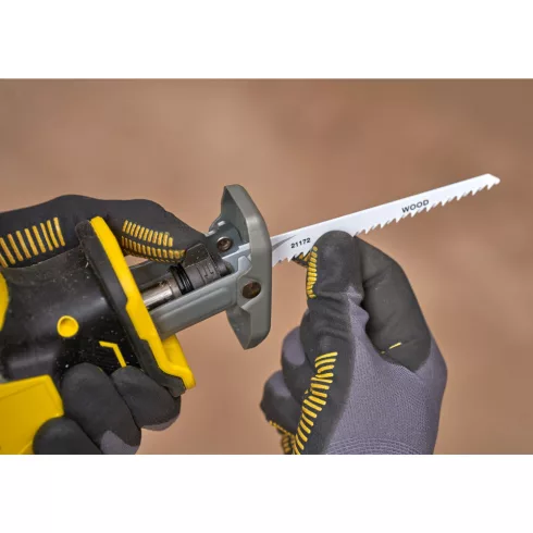 STANLEY FATMAX 18 Volt-os V20 akkumulátoros kompakt kardfűrész, akku nélkül, kefe nélküli             SFMCS305B-XJ