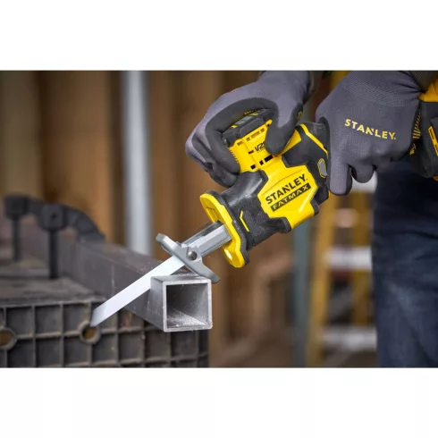 STANLEY FATMAX 18 Volt-os V20 akkumulátoros kompakt kardfűrész, akku nélkül, kefe nélküli             SFMCS305B-XJ